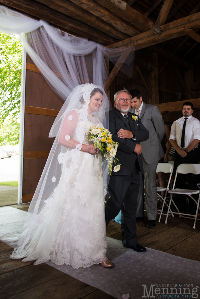 Keely_Mitch_The-Links-at-Firestone-Farms_Rustic-Country-Barn-Wedding_Youngstown-OH-Wedding-Photographers_0046