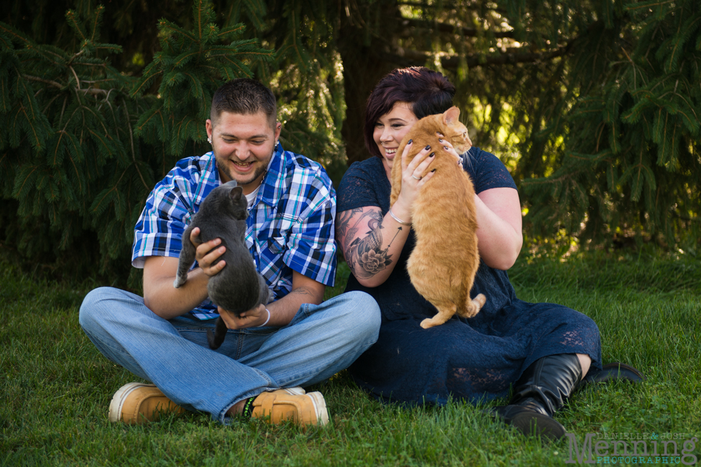 Kelsey_Cliff_White-House-Fruit-Farm_Country-Fall-Engagement-Session_Youngstown-OH-Photographers_0002