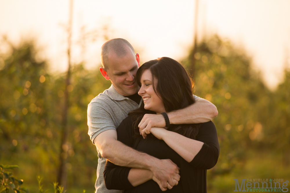 Lauren_Jordan_Peace-Valley-Orchard-Engagement-Session_Youngstown-OH-Wedding-Photographers_0053