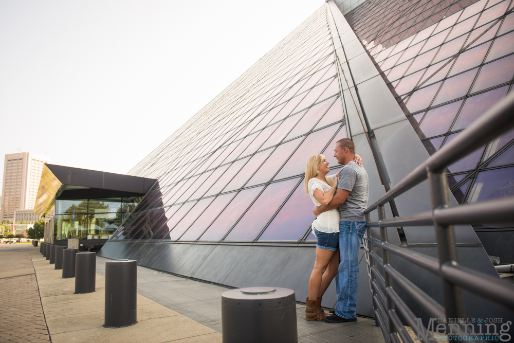 Tess_Dennis_Voinovich-Park_9th-Pier_E-4th-Street_Cleveland-OH_Youngstown-OH-Wedding-Photographers_0007