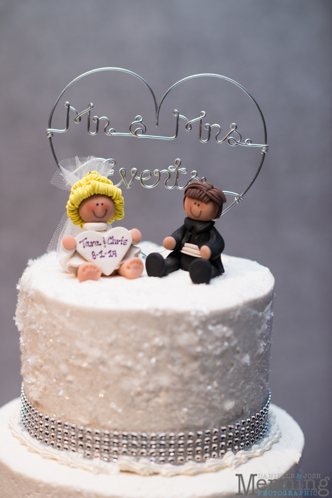 wedding cake topper