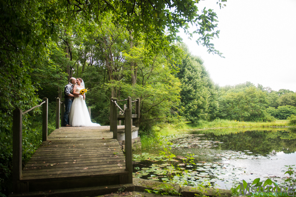 Amber_Matt_Mitchell-Ponds-Inne_Knox-PA_Rustic-Barn-Wedding_Youngstown-OH-Wedding-Photographers_0052