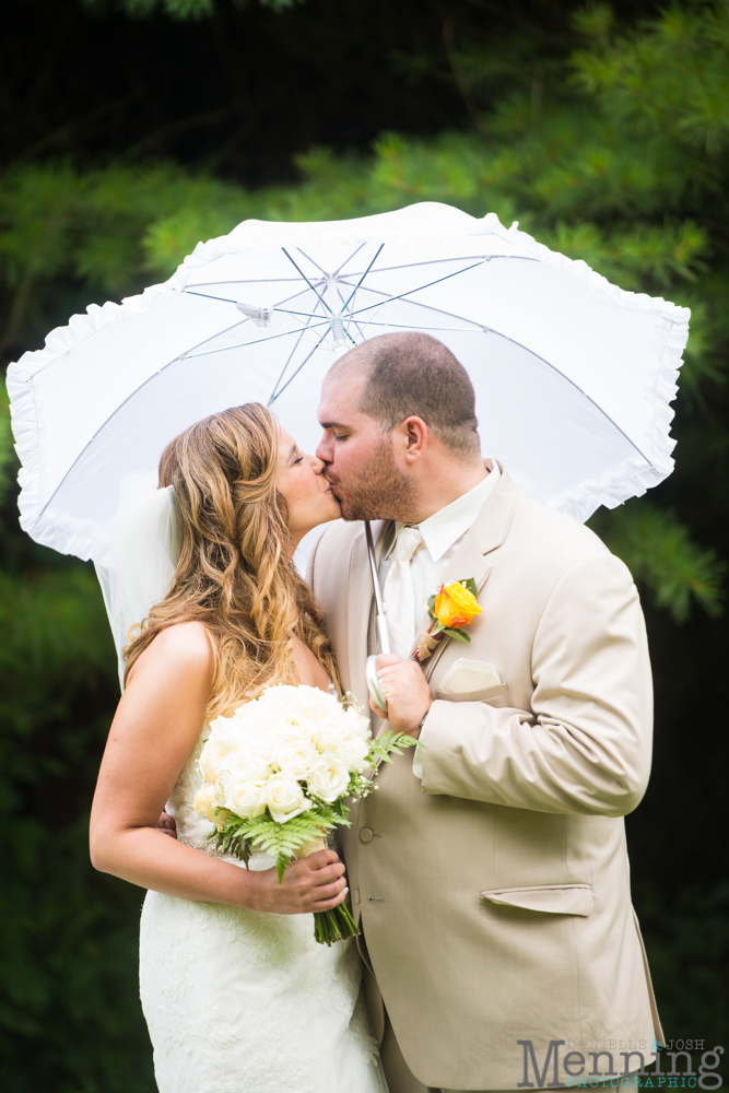 umbrella wedding photos