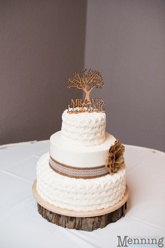 burlap & lace themed wedding cake