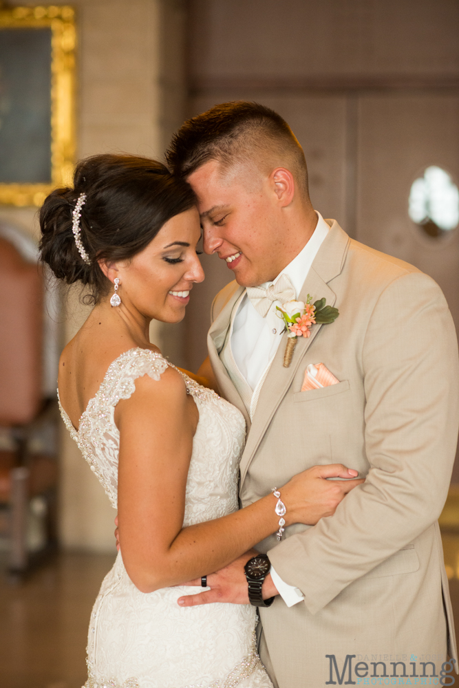 wedding photos at Stambaugh Auditorium