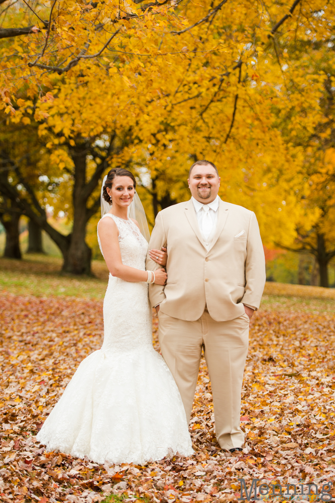 wedding photos in fall foliage