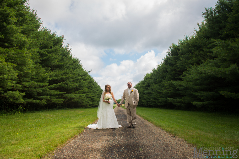 wedding pictures at Barn & Gazebo in Salem