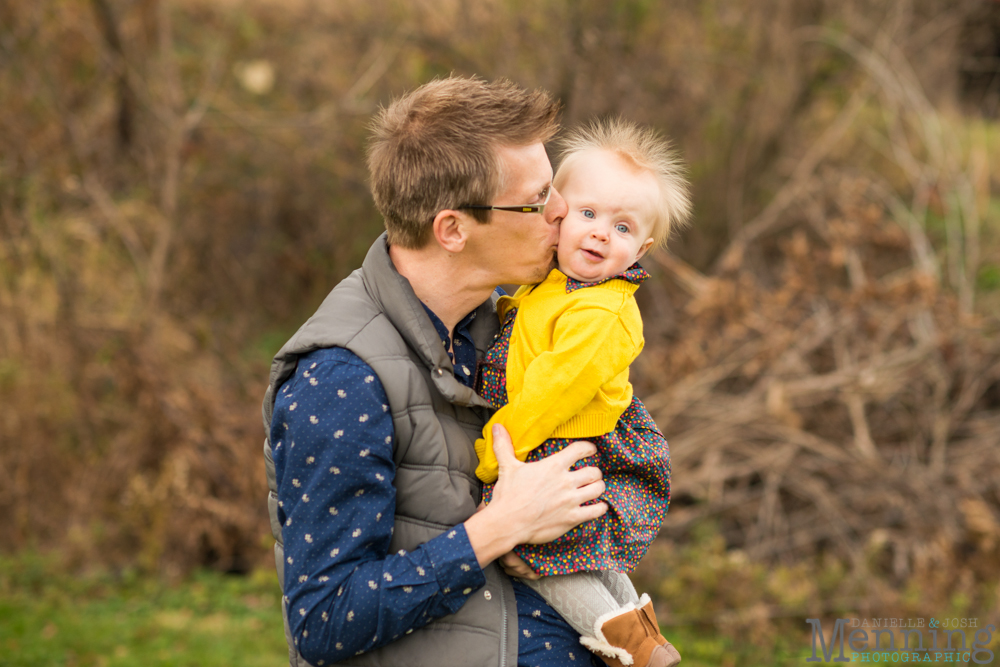 The Roth Family Session - Medina, Ohio - Rustic-Country Family Photos - Nathan & Amanda Photography - Youngstown, Ohio Family Photographers_0003