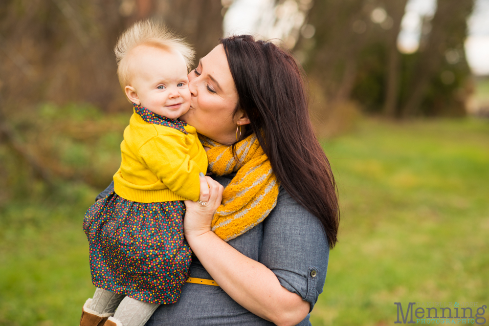 The Roth Family Session - Medina, Ohio - Rustic-Country Family Photos - Nathan & Amanda Photography - Youngstown, Ohio Family Photographers_0005