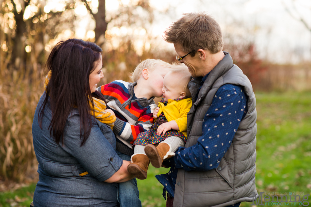 The Roth Family Session - Medina, Ohio - Rustic-Country Family Photos - Nathan & Amanda Photography - Youngstown, Ohio Family Photographers_0010