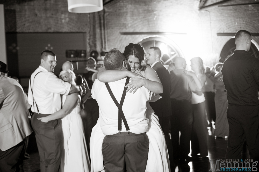 Nicole_Cody_Cleveland-Public-Library_Windows-On-the-River_Cleveland-OH-Wedding-Photography_0092