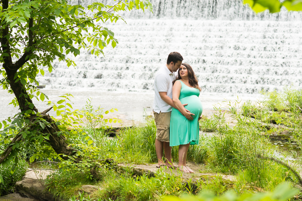 maternity photo session in Mill Creek Park Youngstown Ohio