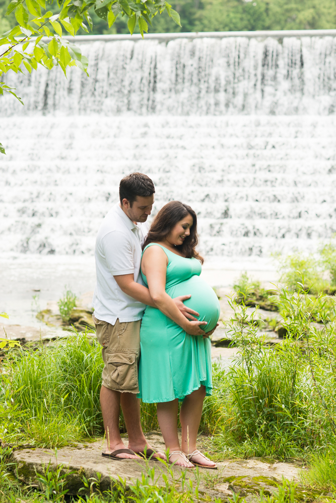 maternity photo session in Mill Creek Park Youngstown Ohio