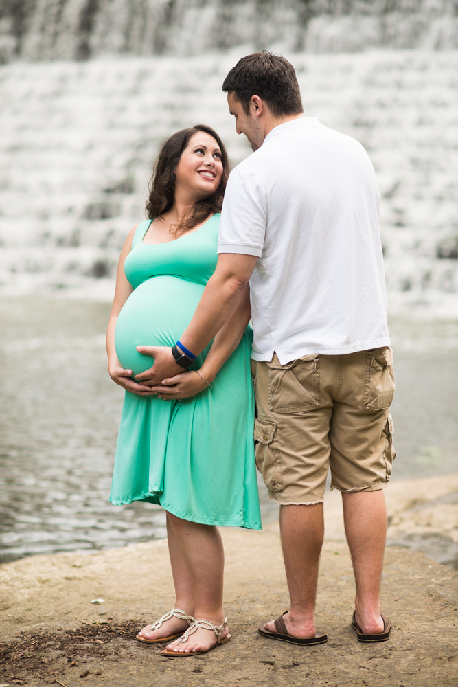 maternity photo session in Mill Creek Park Youngstown Ohio