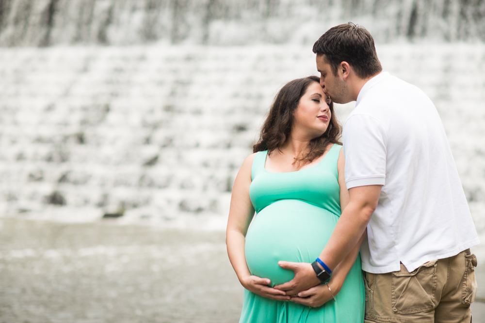 maternity photo session in Mill Creek Park Youngstown Ohio