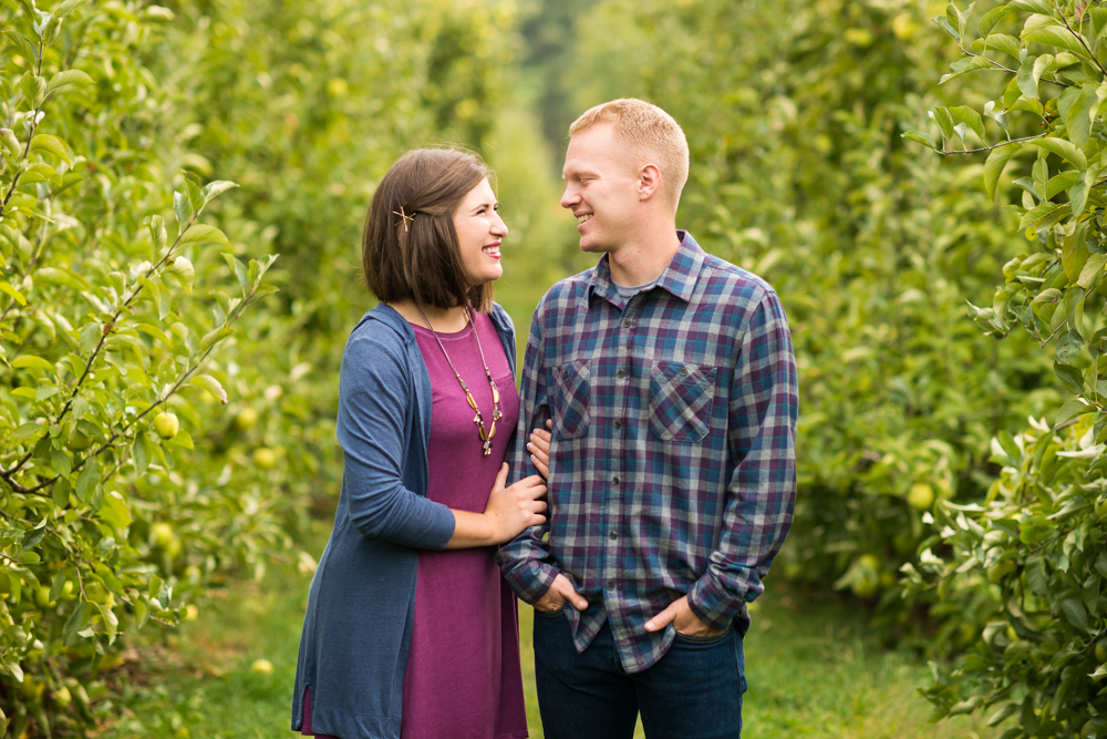 fall apple orchard engagement photos