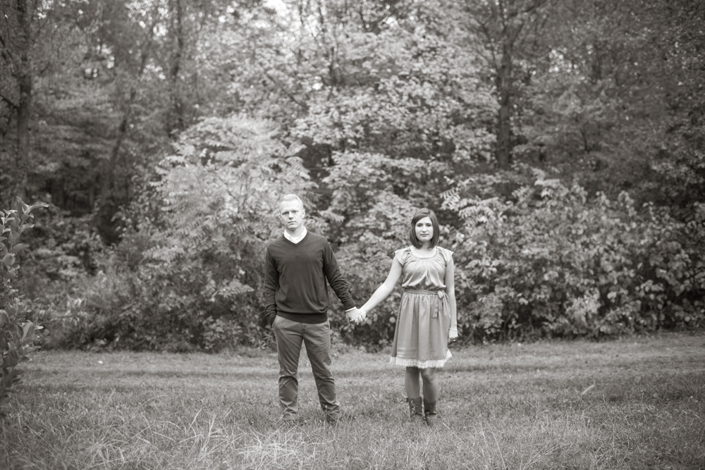 fall apple orchard engagement photos