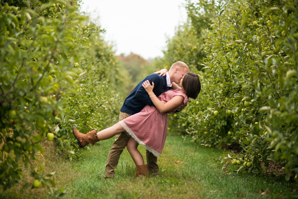 fall apple orchard engagement photos