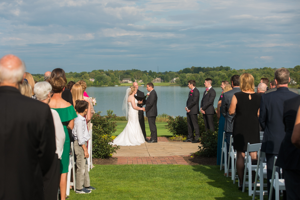 lake club ohio outdoor wedding